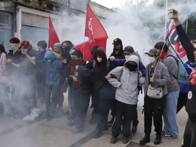  Во Франции в ходе протестов пострадали десятки работников школ и сотни полицейских 