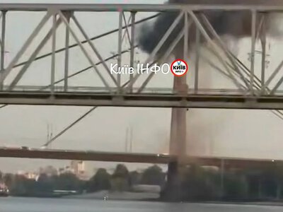 Утром в Киеве снова атаковали мост: что известно (видео)