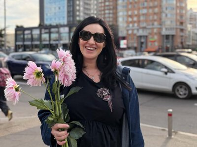 Соломія Вітвіцька вийшла на першу прогулянку з новонародженим Устимом і чоловіком (фото)