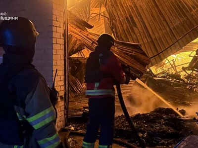 Пострадавшие и огонь на складах Гостомель атаковали дроны