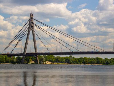 Удар рф по Северному мосту в Киеве: два человека пострадали