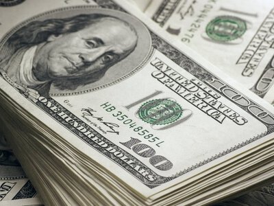 Подумав, що це помилка: чоловік купив лотерейний білет за $100 і став мультимільйонером