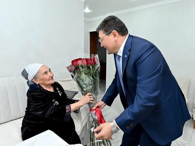 Аким области выразил уважение почетным ветеранам