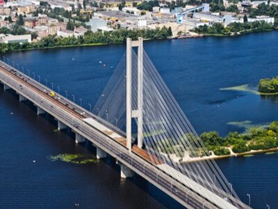 В Киеве на Подольском и Южном мостах изменили правила движения во время тревоги