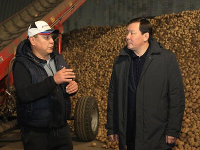 В рамках рабочей поездки в Каргалинский район аким области Асхат Шахаров посетил село Петропавловка Желтауского сельского округа, где ознакомился с деятельностью крестьянского хозяйства «Арман» и встретился с руководителями сельхозформирований