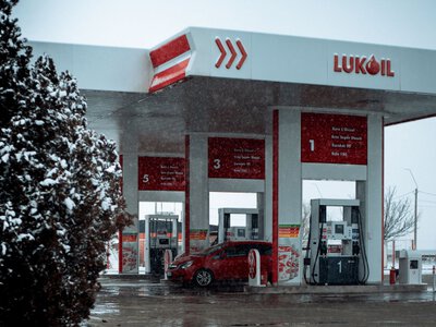 Нефтяные активы ЛУКОЙЛа стали частью переговоров Трампа с Россией - NYT