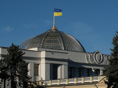 Ракета летит 5 минут: народный депутат предложил перенести голосование в подвал Рады