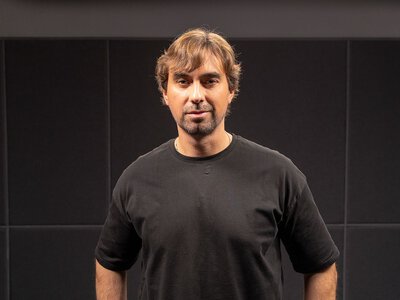 Олексій Гнатковський про війну, родину й театр: «Ми маємо нарешті бути дорослими»