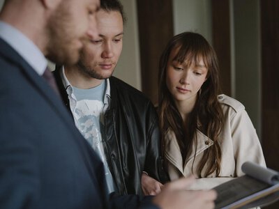 Покупаете квартиру с прописанными жильцами: какие проблемы могут возникнуть после заключения сделки