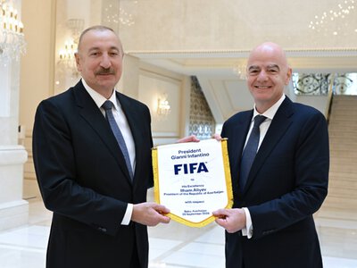 FİFA prezidenti Bakıdan pnə aylaşdı? - VİDEO