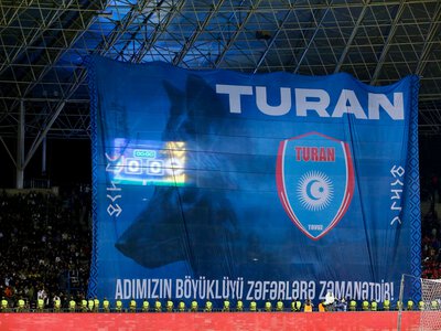 “Turan” və “Fənərbaxça” tərəfdarından anlamlı pankartlar - FOTOLAR