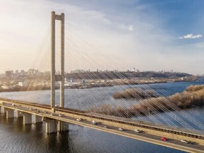  В Киеве российский дрон снова атаковал Северный мост 