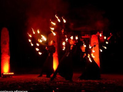 На Хортице состоялся перформанс Круг памяти, посвященный погибшим защитникам и защитницам Украины