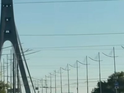 Россия вновь обстреляла Северный мост в Киеве во время движения автомобилей