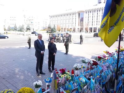 Зеленский и Мерц почтили память погибших защитников на столичном Майдане Независимости
