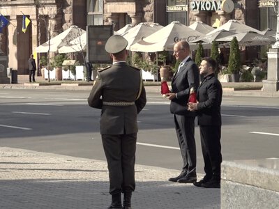 Зеленский и Мерц почтили память погибших защитников на Майдане Независимости