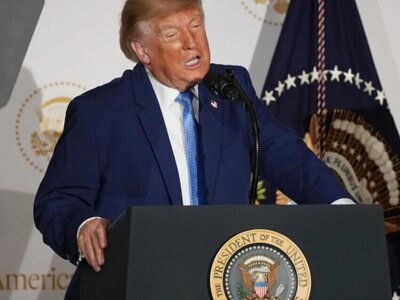 Трамп хочет снова лишить три СМИ доступа к президентскому комплексу 