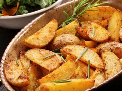 Картопля по-селянськи трьома способами: класична, з часником і пряна
