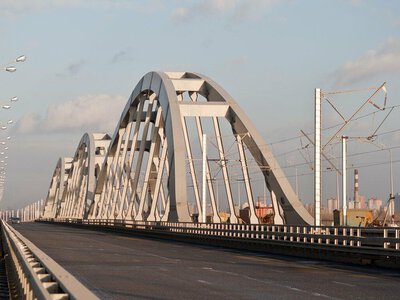 Киев изменил движение автобусов между берегами Днепра: что произошло и как будет ездить транспорт
