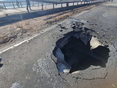 В Киеве два человека пострадали при ударе по Северному мосту