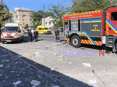 В Николаеве после ракетной атаки пострадал мужчина: повреждены склад и три автомобиля