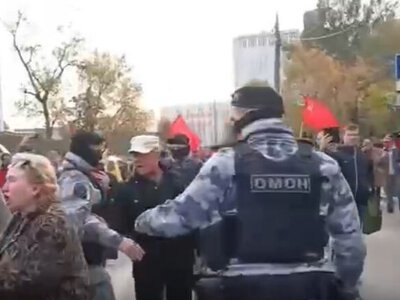 В москве во время митинга КПРФ задержали около 60 человек: участники скандировали Долой царя