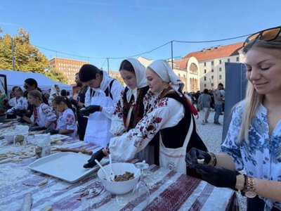 4 822 вареника ради рекорда: в Будапеште во второй раз прошел украинский культурно-гастрономический фестиваль