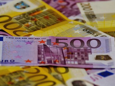 Евро падает: почему для Украины это и хорошо, и плохо