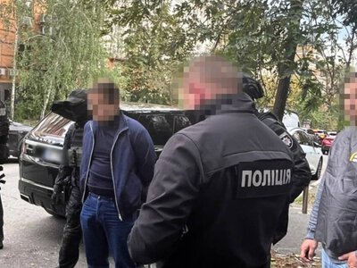  Выманил у бизнесмена $280 тысяч: в Киеве задержали мошенника, выдававшего себя за работника НАБУ 