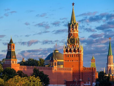 Долги и тарифы растут: как российские власти тянут на дно граждан и предприятия