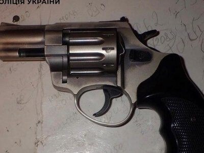В Киеве пьяный мужчина устроил стрельбу с балкона восьмого этажа