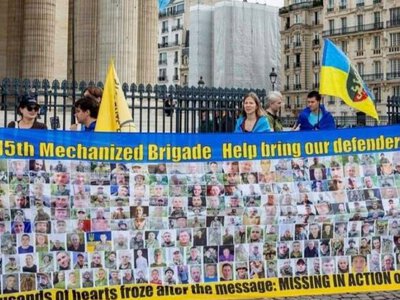 Годы неопределенности: в Париже семьи украинских военных напомнили о пленных и пропавших без вести
