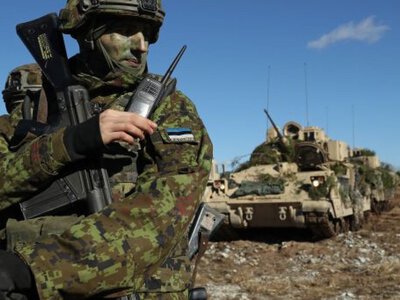 Эстония перебрасывает элиту своей армии к границе с РФ и готовится к войне, — FT