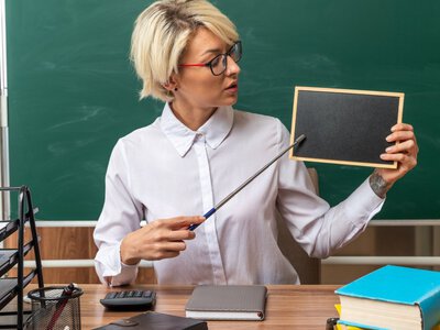 Зарплаты учителей выросли на 29%: как изменилась оплата труда педагогов в 2026 году