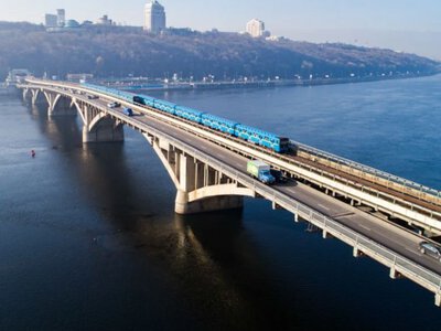 Часы в пробках: в направлении одного из мостов Киева перекрыли движение, - ФОТО