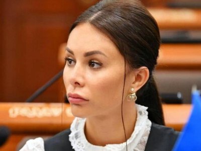 Юлия Симунина: депутат с эротичными губами насобирала себе 658 тысяч долларов наличных