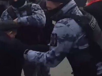 У Москві поліція розігнала мітинг із гаслами «Геть царя» та «Миру — мир»