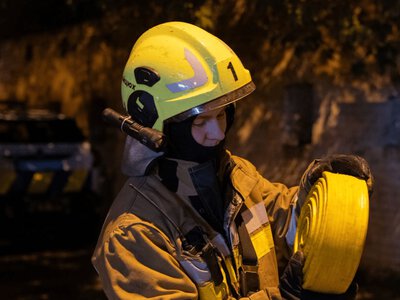 В Киеве из-за атаки РФ горит крыша учебного заведения