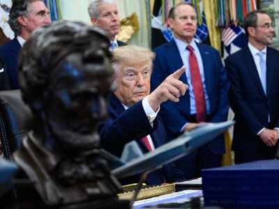 Трамп снова обвинил Украину в росте цен на горючее из-за ударов по российским НПЗ