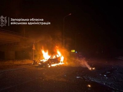 Россияне атаковали мост через Днепр в Запорожье: движение перекрыто, есть пострадавшие