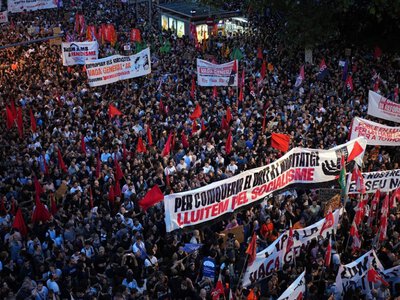  Протест против дорогой аренды в Барселоне закончился баррикадами и задержаниями 