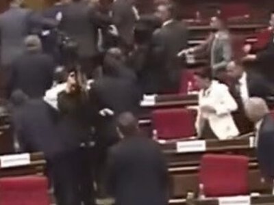 В парламенте Армении эпично подрались депутаты