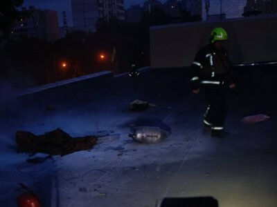 Взрывная угроза на крыше учебного заведения Киева: что нашли спасатели, - ФОТО