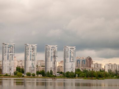 Аренда квартир в Киеве подешевела: что происходит на левом берегу после обстрелов мостов