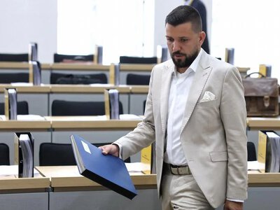 В Германии впервые политик от ультраправой АдГ стал главой федеральной земли