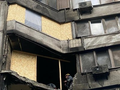 От крыши до выбитых окон: в трех районах Киева ликвидируют последствия атак