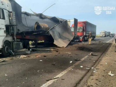 Враг атаковал автодорогу в Одесской области: изувечены машины, есть раненые в тяжелом состоянии