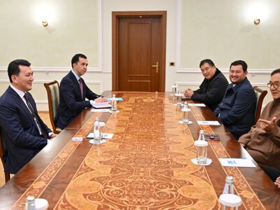  Ерлан Карин обсудил с Джеки Чаном сотрудничество в сфере кинематографии 