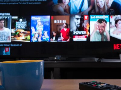 Забудете обо всех проблемах: 2 сериала, которые идеально подойдут для вечернего просмотра