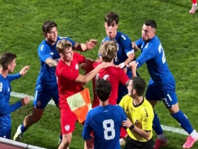 Братья поссорились: футболисты сборных России и Сербии устроили драку во время матча
